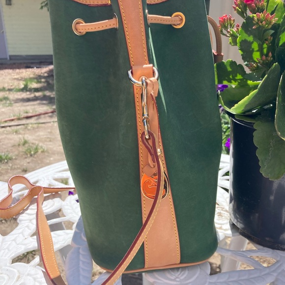 🎄GIFT IDEAS! Christmas 🎄 is coming! NWT Dooney & Bourke suede med drawstring - Picture 5 of 11